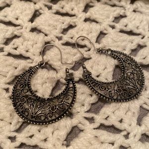 Beautiful vintage style silver earrings